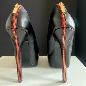 Steve Madden Black Platform Pumps with Red Zipper Stilletos Size 7.5